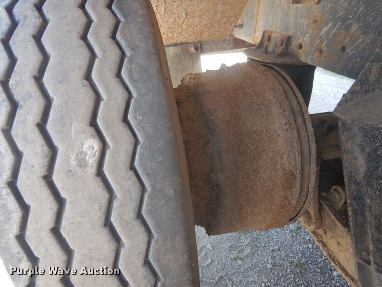 image for item FI9111 2011 Peterbilt 320  refuse truck