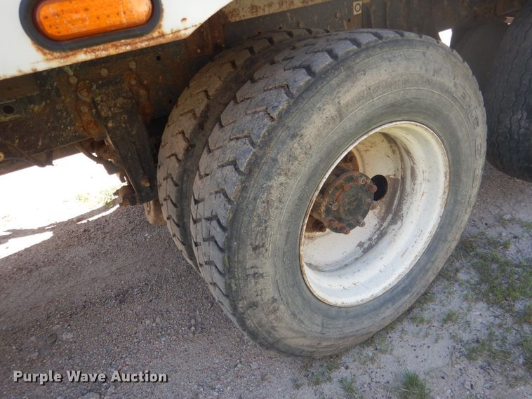 image for item FI9111 2011 Peterbilt 320  refuse truck