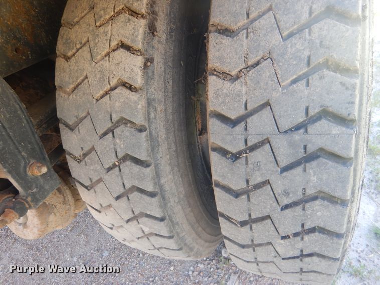 image for item FI9111 2011 Peterbilt 320  refuse truck