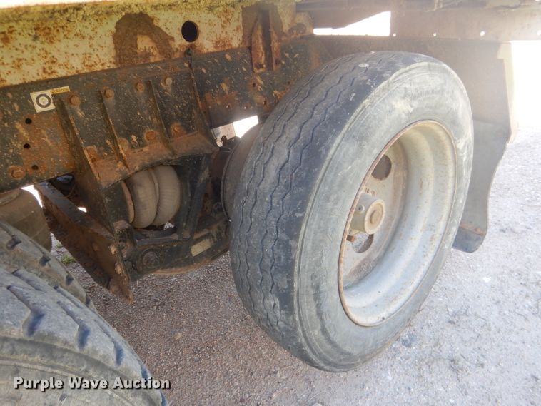 image for item FI9111 2011 Peterbilt 320  refuse truck