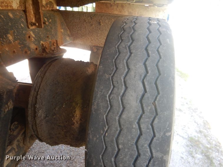 image for item FI9111 2011 Peterbilt 320  refuse truck