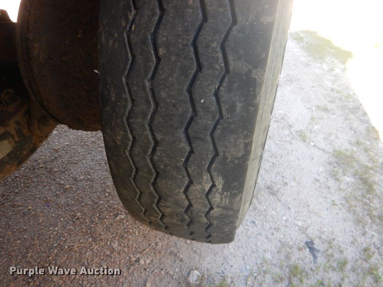 image for item FI9111 2011 Peterbilt 320  refuse truck