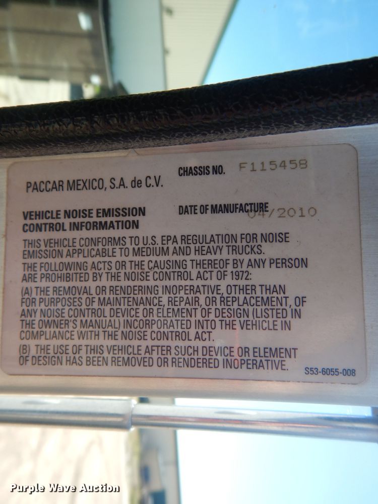 image for item FI9111 2011 Peterbilt 320  refuse truck