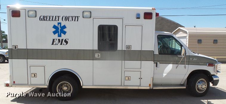 image for item GR9459 2003 Ford Econoline E450 Super Duty  ambulance