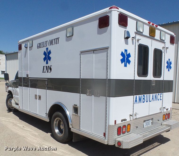 image for item GR9459 2003 Ford Econoline E450 Super Duty  ambulance