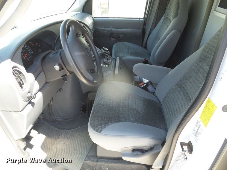 image for item GR9459 2003 Ford Econoline E450 Super Duty  ambulance