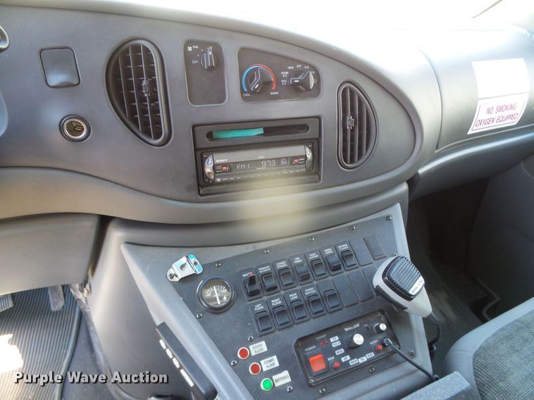 image for item GR9459 2003 Ford Econoline E450 Super Duty  ambulance