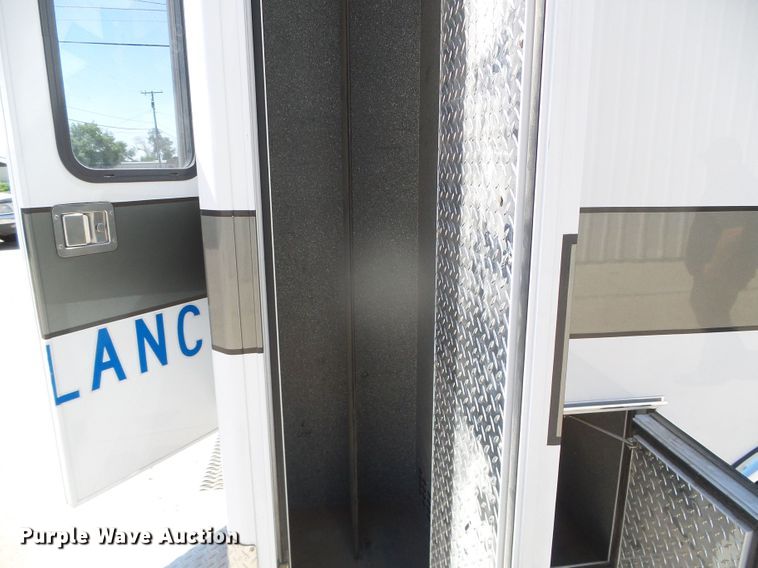 image for item GR9459 2003 Ford Econoline E450 Super Duty  ambulance