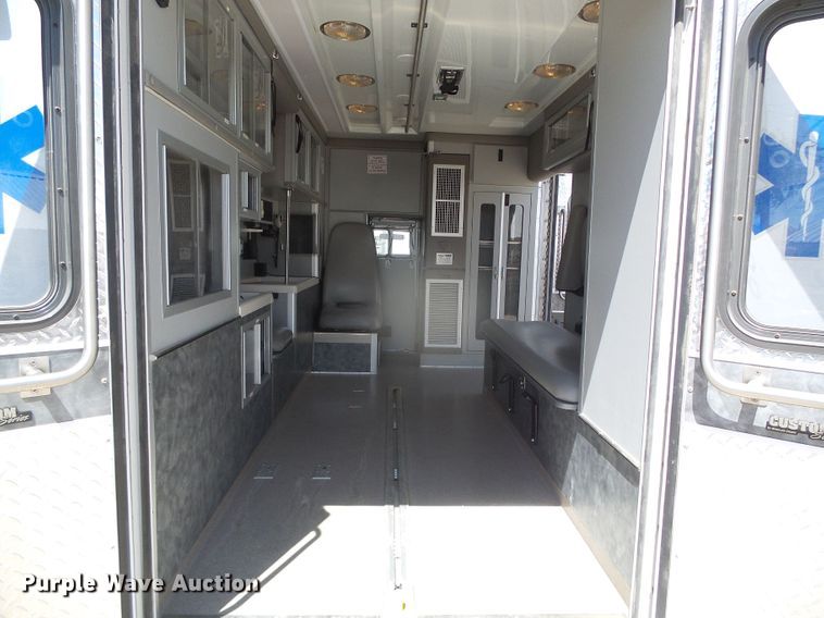 image for item GR9459 2003 Ford Econoline E450 Super Duty  ambulance