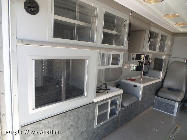 image for item GR9459 2003 Ford Econoline E450 Super Duty  ambulance