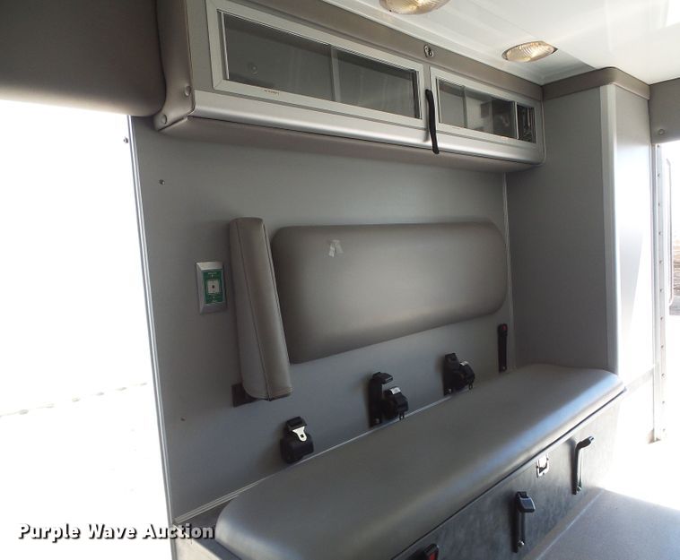 image for item GR9459 2003 Ford Econoline E450 Super Duty  ambulance