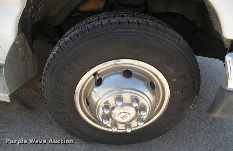 image for item GR9459 2003 Ford Econoline E450 Super Duty  ambulance