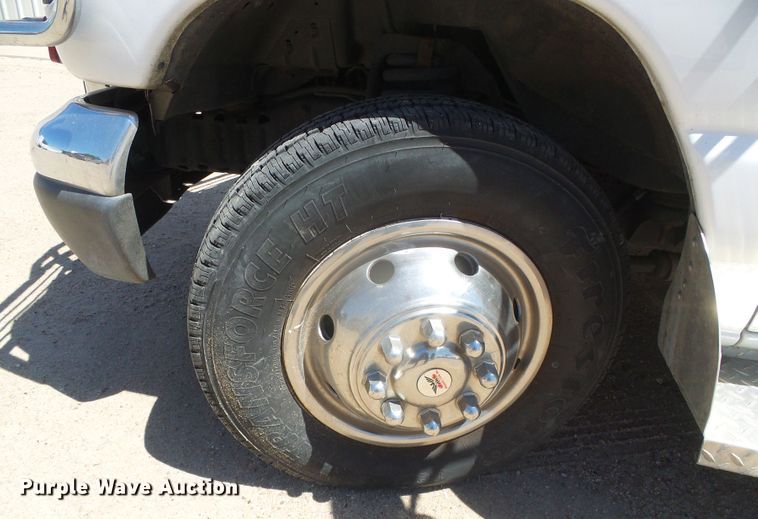 image for item GR9459 2003 Ford Econoline E450 Super Duty  ambulance