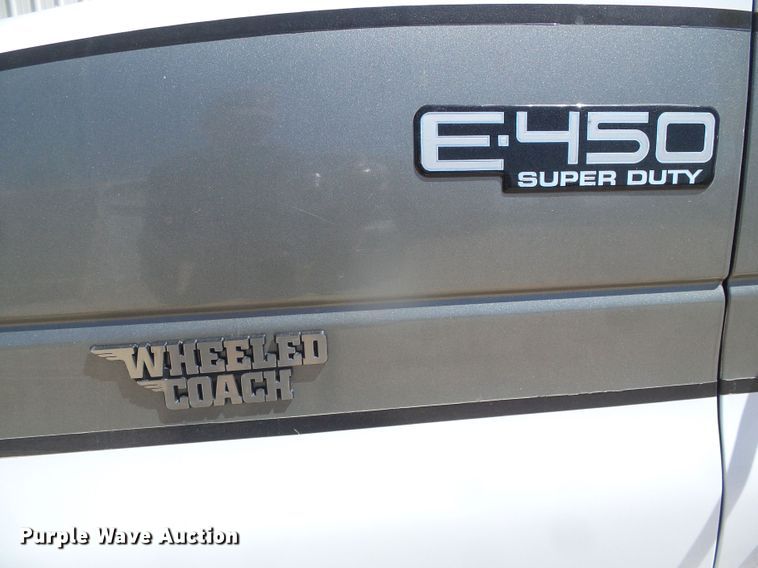 image for item GR9459 2003 Ford Econoline E450 Super Duty  ambulance