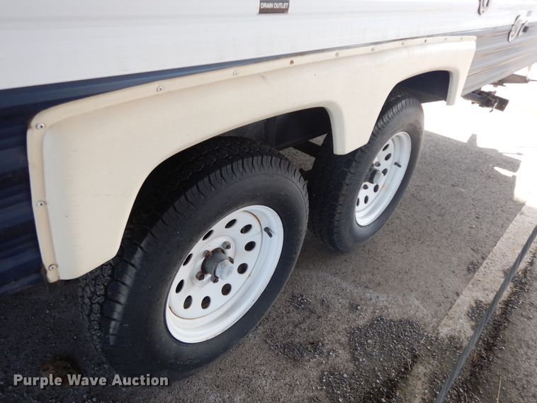 image for item HP9581 2006 Coachman  camper