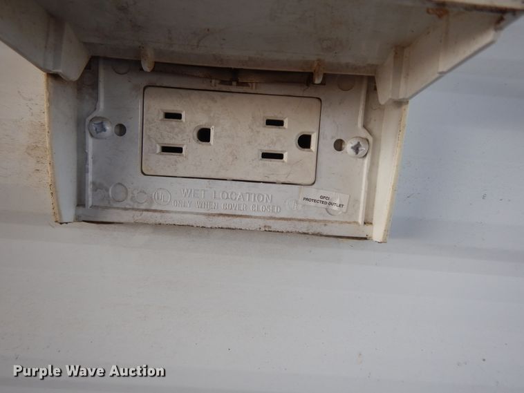 image for item HP9581 2006 Coachman  camper