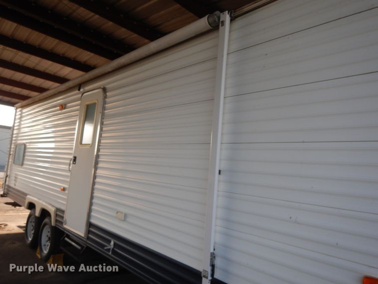 image for item HP9581 2006 Coachman  camper