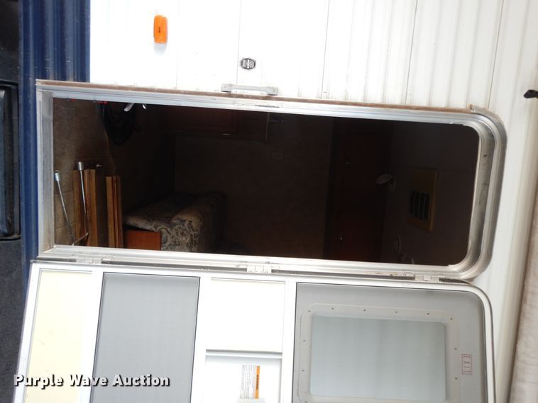 image for item HP9581 2006 Coachman  camper