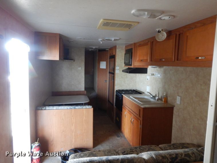 image for item HP9581 2006 Coachman  camper