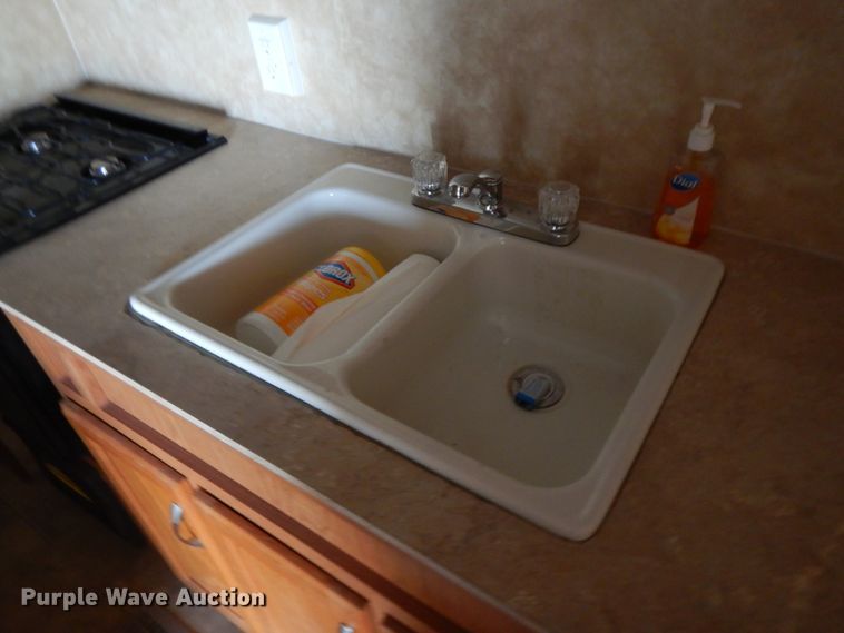 image for item HP9581 2006 Coachman  camper