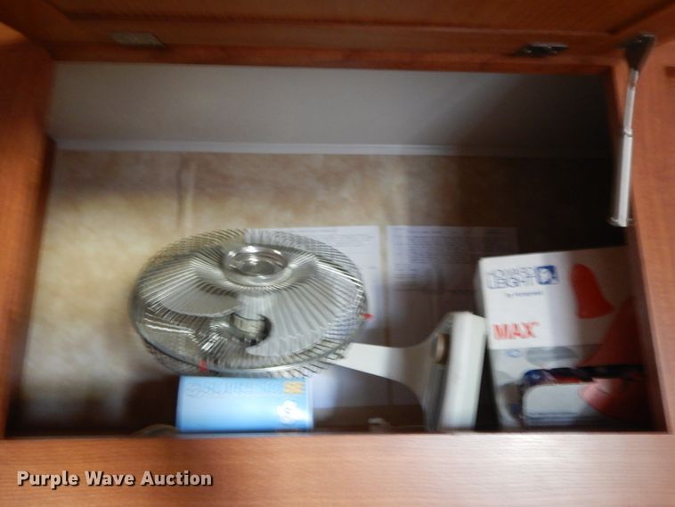 image for item HP9581 2006 Coachman  camper