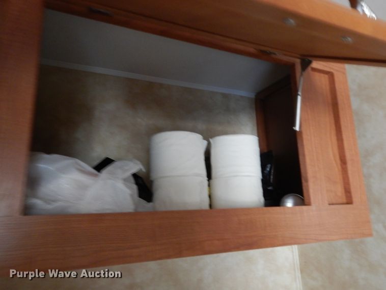 image for item HP9581 2006 Coachman  camper