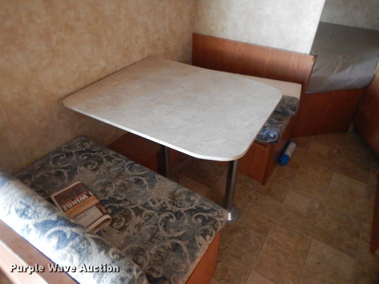 image for item HP9581 2006 Coachman  camper