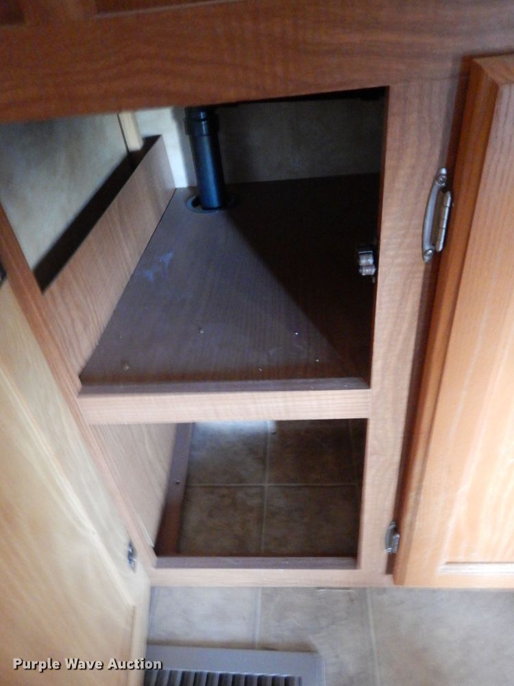 image for item HP9581 2006 Coachman  camper