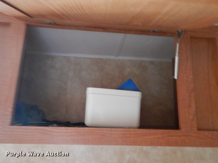 image for item HP9581 2006 Coachman  camper