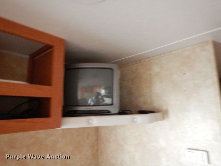 image for item HP9581 2006 Coachman  camper