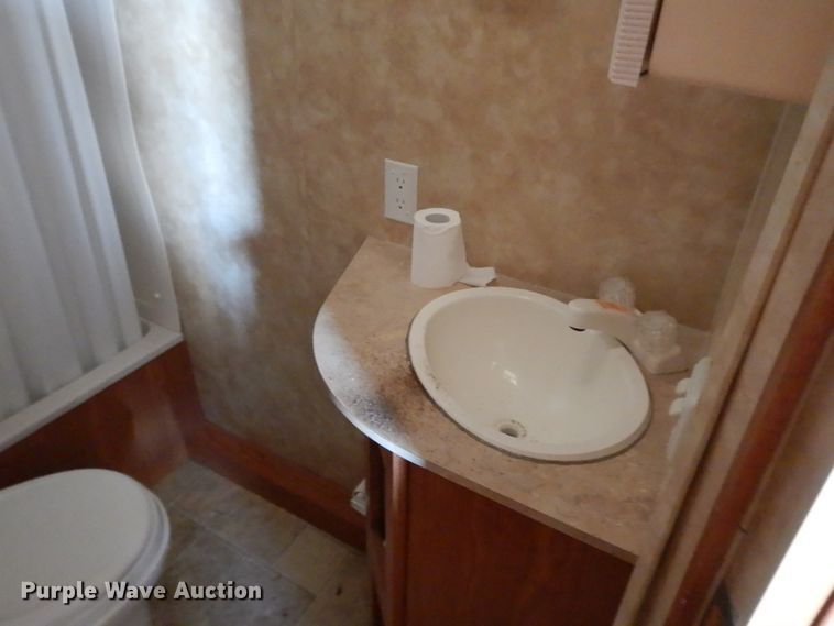 image for item HP9581 2006 Coachman  camper