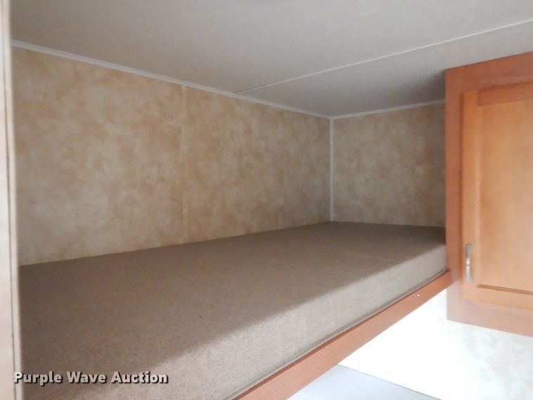 image for item HP9581 2006 Coachman  camper