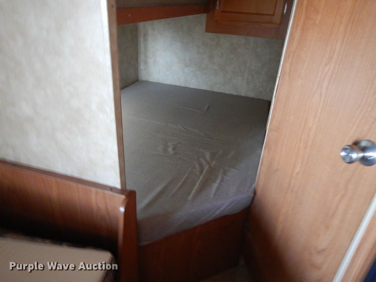 image for item HP9581 2006 Coachman  camper