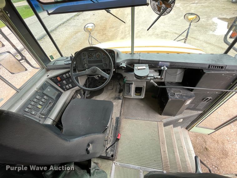 image for item IC9261 2001 Freightliner FS65  school bus