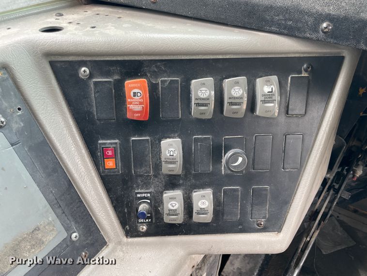 image for item IC9261 2001 Freightliner FS65  school bus