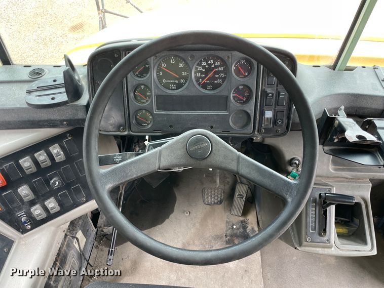 image for item IC9261 2001 Freightliner FS65  school bus