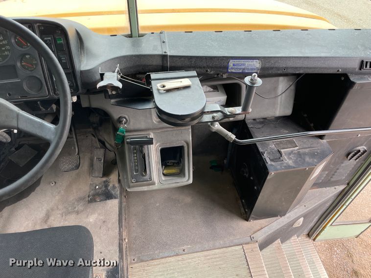 image for item IC9261 2001 Freightliner FS65  school bus