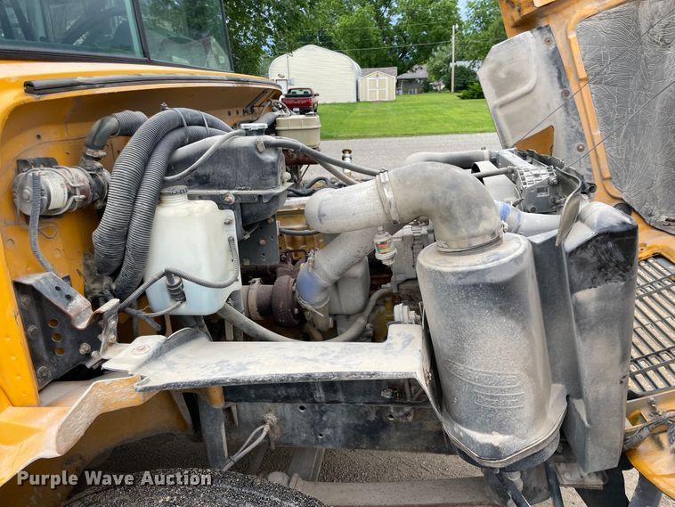 image for item IC9261 2001 Freightliner FS65  school bus