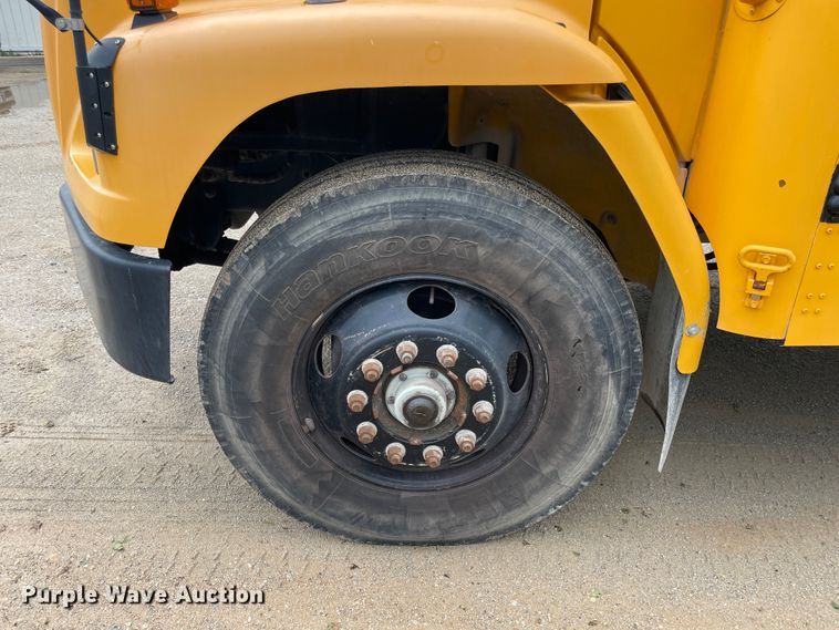 image for item IC9261 2001 Freightliner FS65  school bus