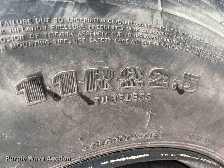 image for item IC9261 2001 Freightliner FS65  school bus