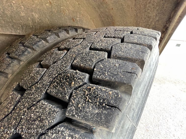 image for item IC9261 2001 Freightliner FS65  school bus