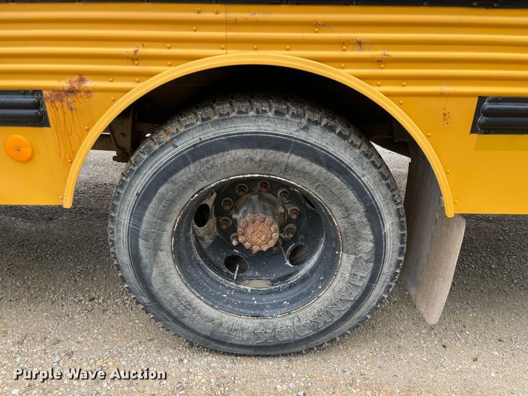 image for item IC9261 2001 Freightliner FS65  school bus