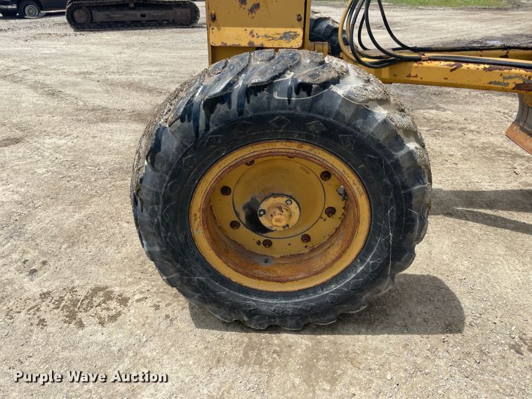 image for item IC9337 Royal 80  motor grader