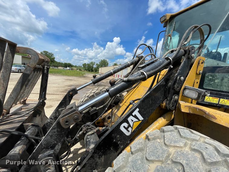 image for item IC9338 2004 Caterpillar IT14G  wheel loader