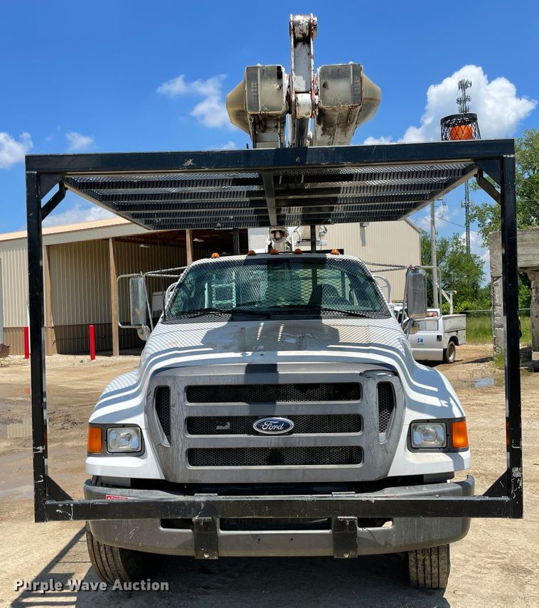 image for item IC9342 2005 Ford F750  bucket truck