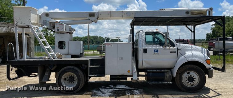image for item IC9342 2005 Ford F750  bucket truck