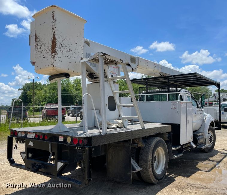 image for item IC9342 2005 Ford F750  bucket truck