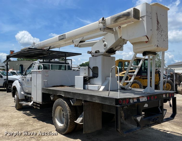 image for item IC9342 2005 Ford F750  bucket truck