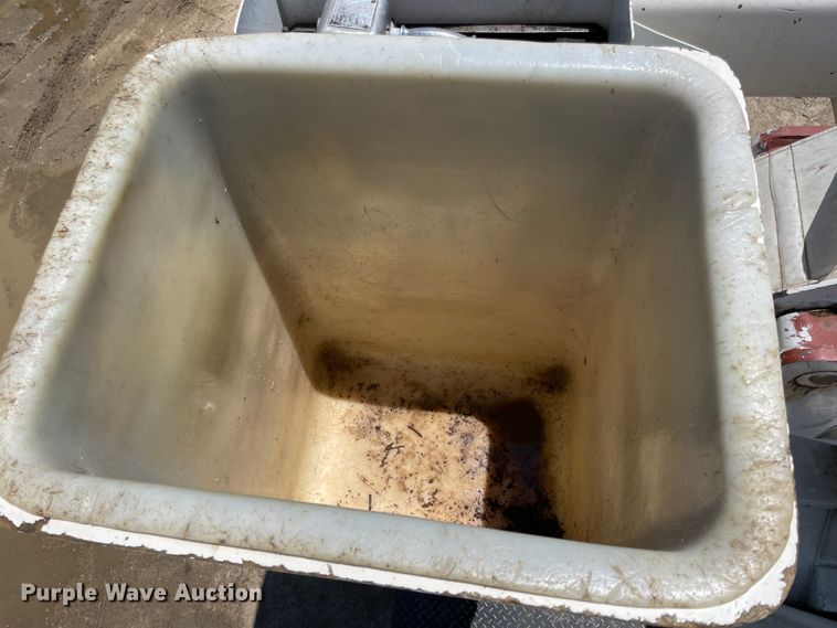 image for item IC9342 2005 Ford F750  bucket truck