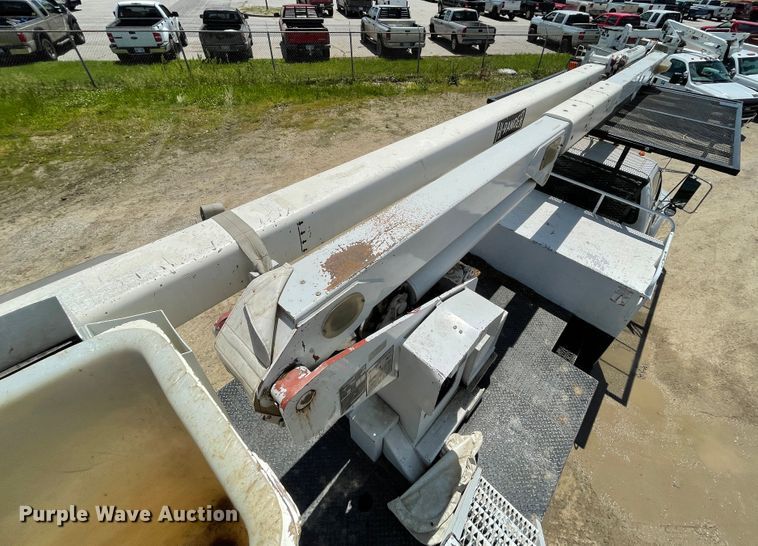 image for item IC9342 2005 Ford F750  bucket truck